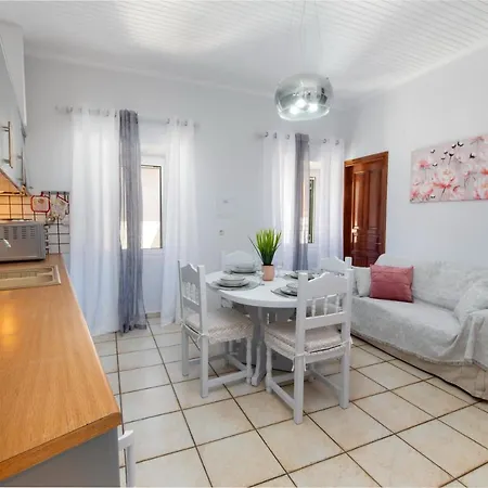 Paxos Center Apartmán *