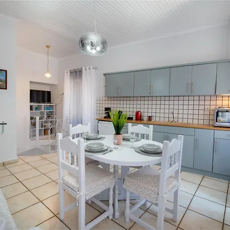 Paxos Center Apartmán *